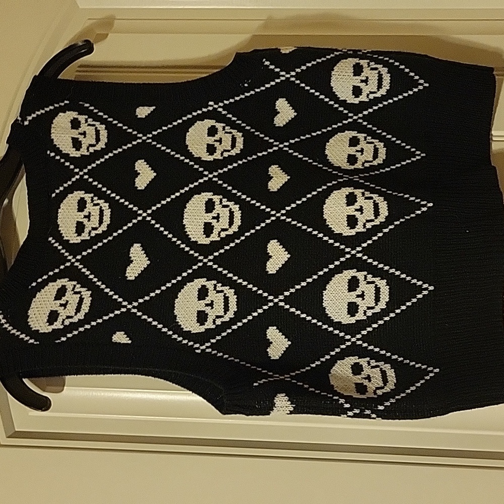 Black & White Skull & Heart Pattern Argyle Sweater Vest. Sz M. Social Collision - Picture 4 of 10